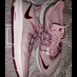 Womens Nike Quest Plum Chalk/True Berry Sneakers